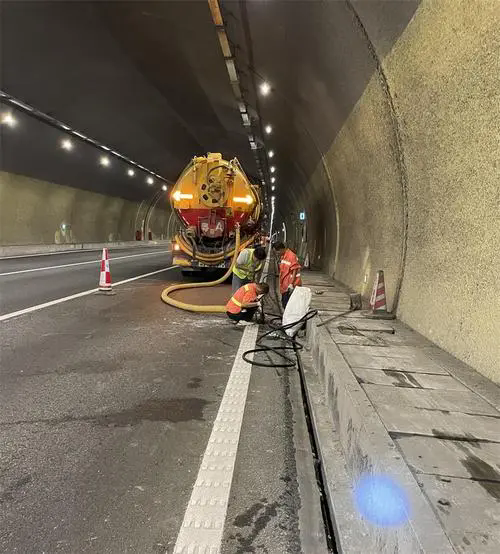 左云隧道排水渠清淤